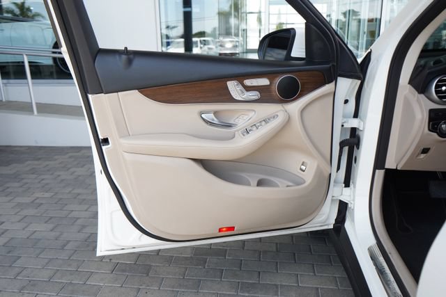 Used 2021 Mercedes-Benz GLC 300 4MATIC image 15