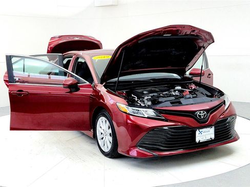 Used 2019 Toyota Camry LE w/ Carpet Mat Package image 9