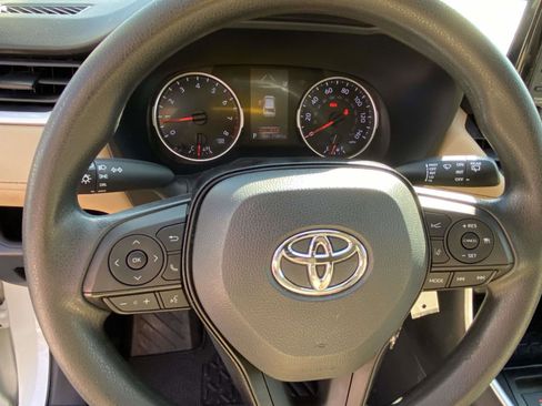 Used 2021 Toyota RAV4 LE image 13