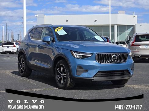 Certified 2025 Volvo XC40 B5 Core image 2