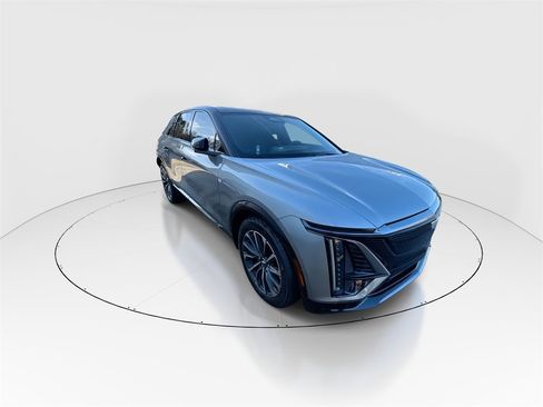 Used 2025 Cadillac Lyriq Sport image 2