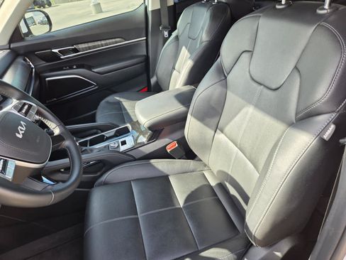 Used 2025 Kia Telluride SX w/ SX Captain's Chair Package FWD image 16