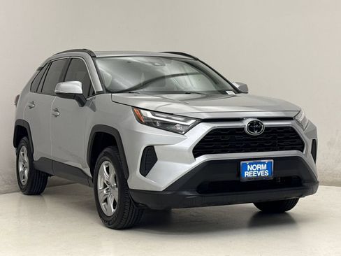 Used 2025 Toyota RAV4 XLE w/ Convenience Package FWD image 4
