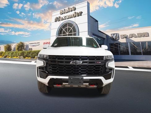 Used 2024 Chevrolet Suburban Z71 w/ Luxury Package AWD/4WD image 9