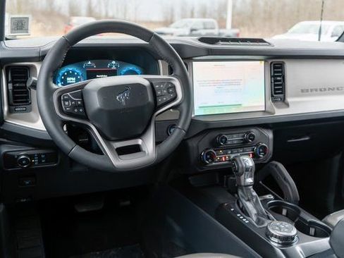 New 2025 Ford Bronco Outer Banks w/ Sasquatch Package image 10