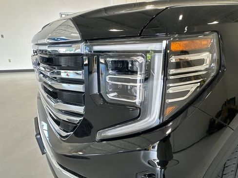 Used 2023 GMC Sierra 1500 SLT w/ SLT Convenience Package AWD/4WD image 11