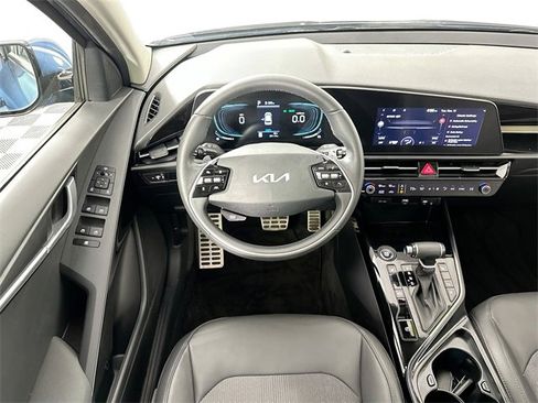 Used 2023 Kia Niro EX Touring image 12