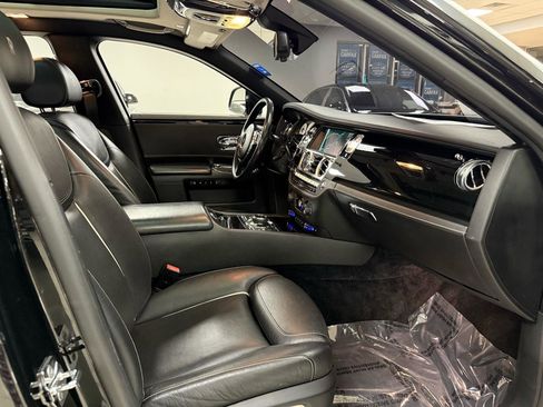 Used 2016 Rolls-Royce Ghost RWD image 28