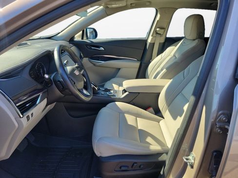 Used 2023 Cadillac XT4 Luxury w/ Cold Weather Package image 11