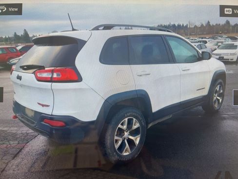 Used 2017 Jeep Cherokee Trailhawk AWD/4WD image 18