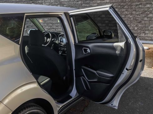 Used 2021 Kia Soul S image 17