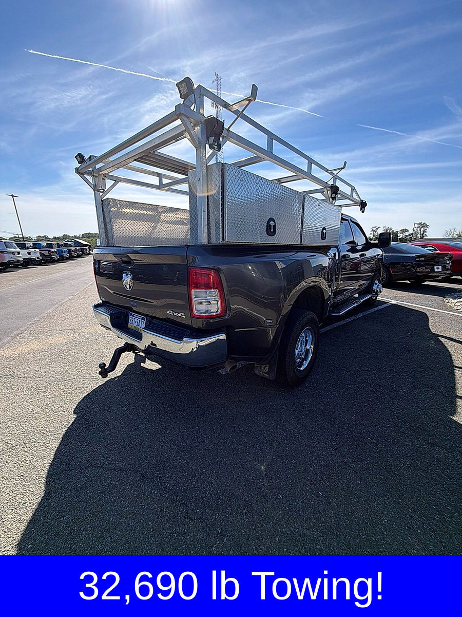 Used 2024 RAM 3500 Tradesman w/ Chrome Appearance Group AWD/4WD image 4
