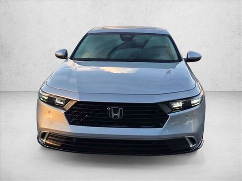 Used 2025 Honda Accord Touring image 2