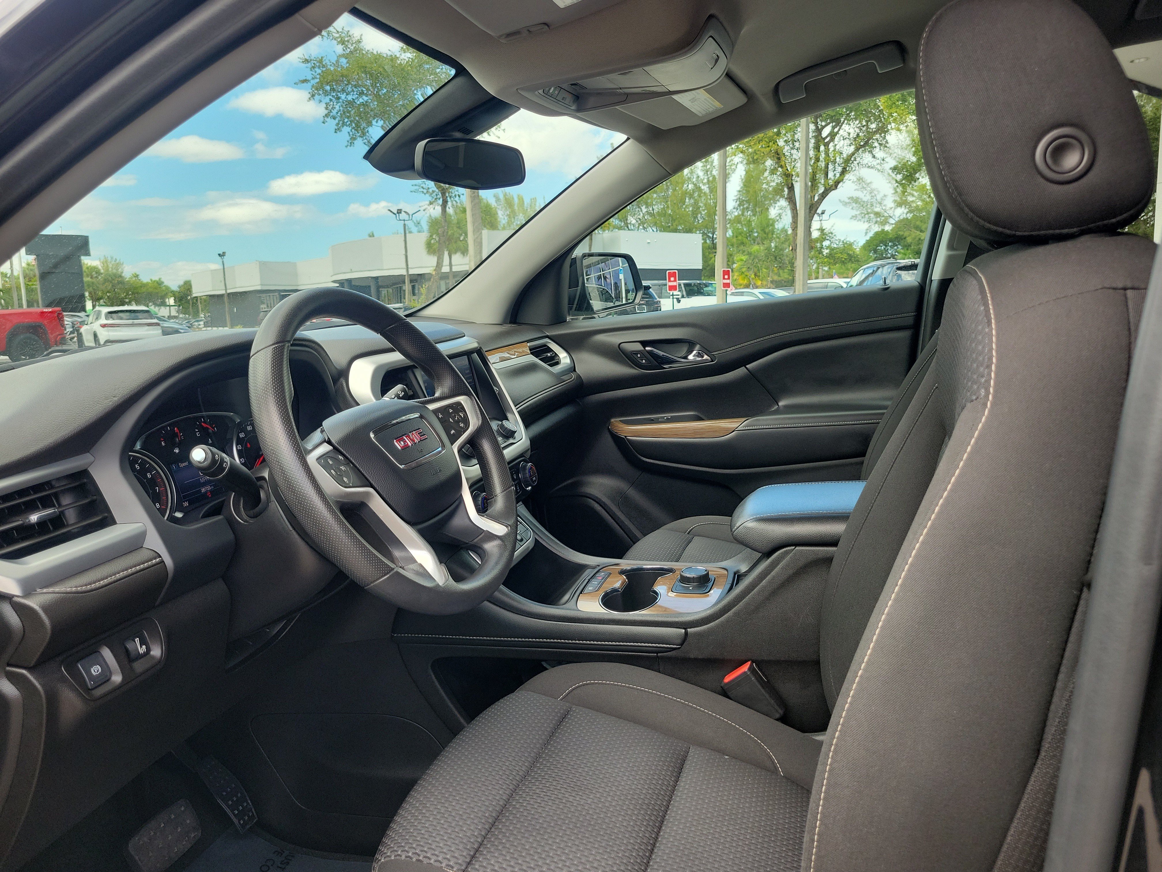Used 2023 GMC Acadia SLE w/ Elevation Edition FWD image 11