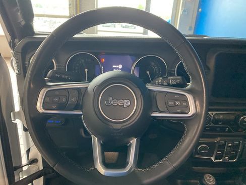 Used 2023 Jeep Wrangler Unlimited Sahara AWD/4WD image 7