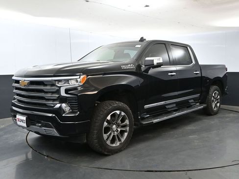 Used 2023 Chevrolet Silverado 1500 High Country w/ Technology Package image 9