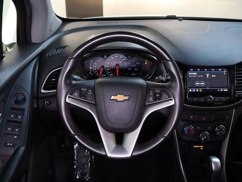 Used 2018 Chevrolet Trax LT w/ Redline Edition AWD/4WD image 17