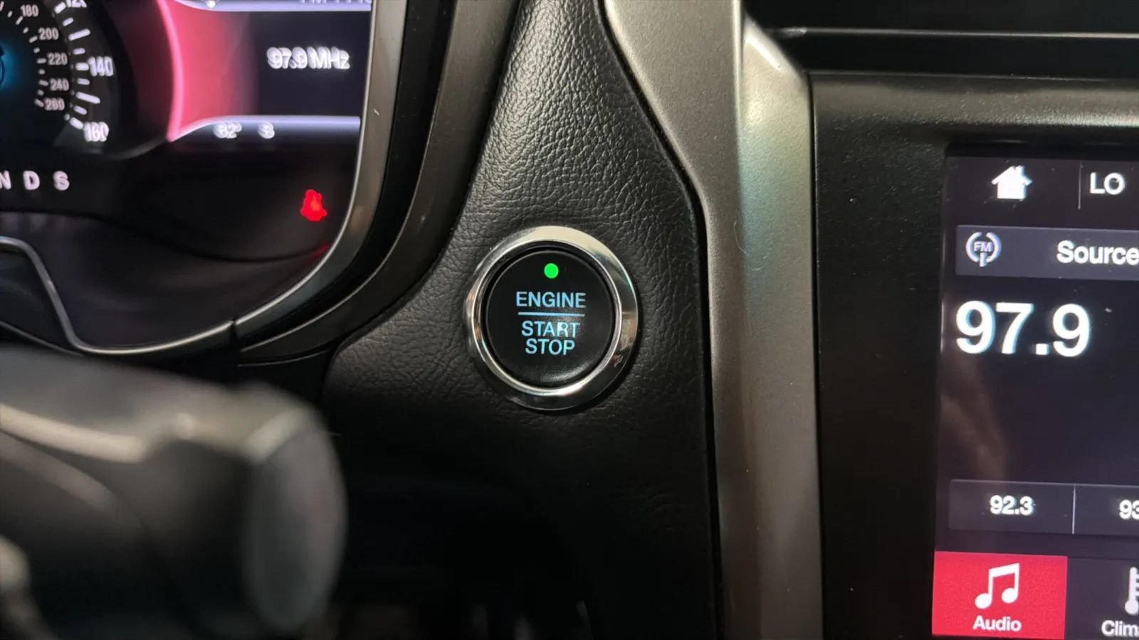 Used 2017 Ford Fusion SE w/ Fusion SE Technology Package FWD image 15