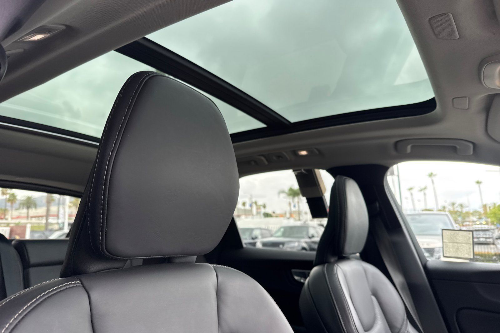 Used 2023 Volvo XC60 B5 Ultimate w/ Climate Package FWD image 18