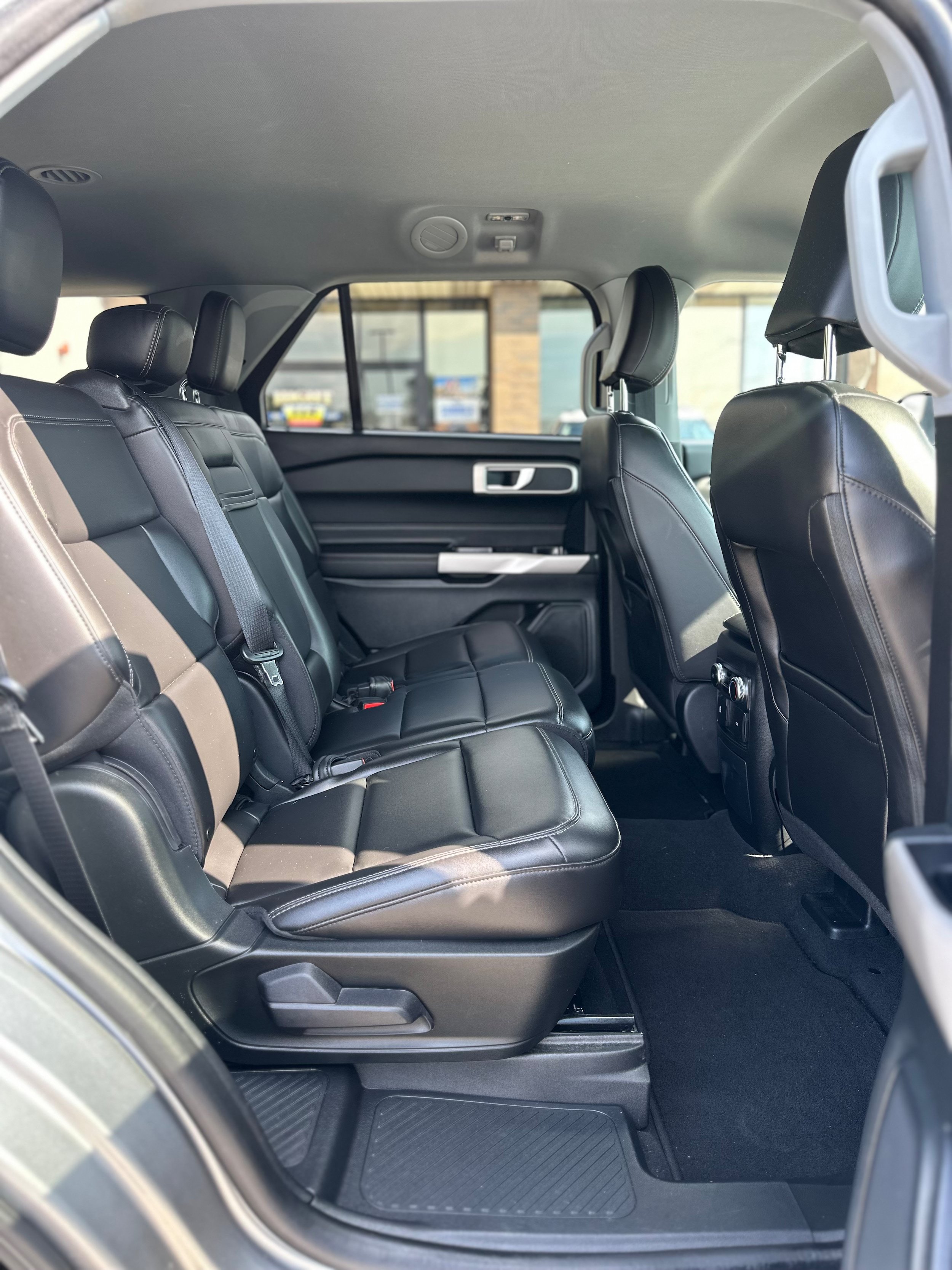 Used 2023 Ford Explorer XLT w/ Equipment Group 202A AWD/4WD image 19