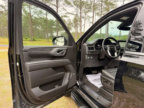Used 2023 GMC Yukon SLT AWD/4WD image 11
