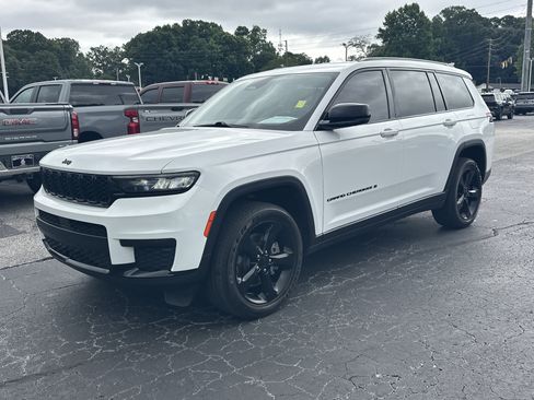 Used 2023 Jeep Grand Cherokee L Laredo AWD/4WD image 4