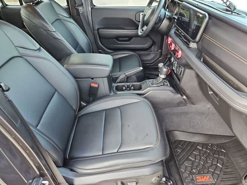 Used 2025 Jeep Gladiator Sport image 22