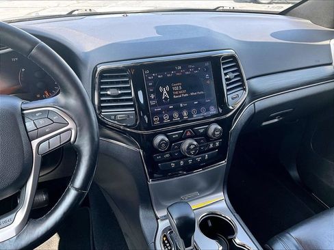 Used 2020 Jeep Grand Cherokee Limited AWD/4WD image 17