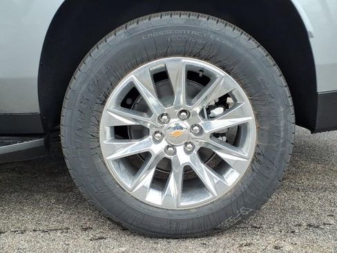 New 2026 Chevrolet Suburban Premier w/ Sun And Tow Package AWD/4WD image 6