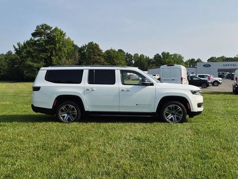 Used 2024 Jeep Wagoneer L Series II w/ Flexible Seating Group AWD/4WD image 14