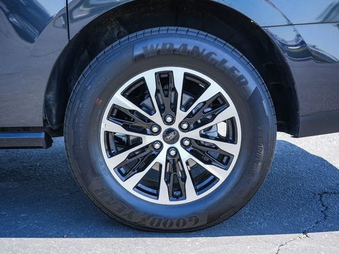 Certified 2025 Ford Expedition Max Platinum AWD/4WD image 10
