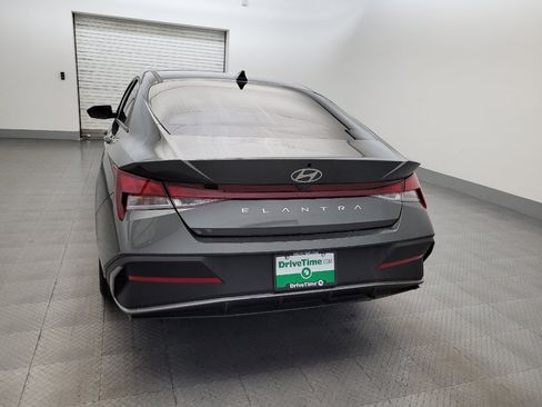 Used 2025 Hyundai Elantra SE FWD image 6
