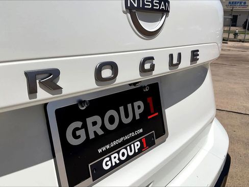 Used 2024 Nissan Rogue S image 10
