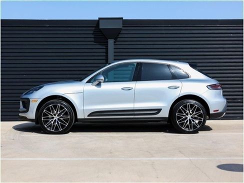 Certified 2025 Porsche Macan image 2