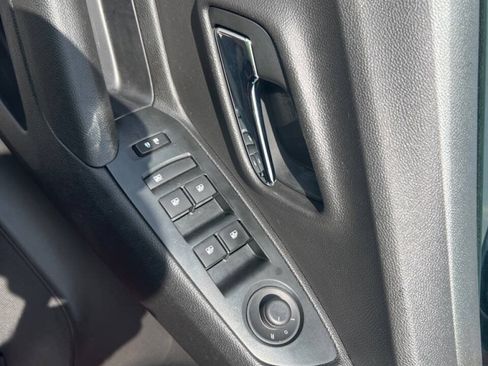 Used 2017 Chevrolet Trax LT w/ LT Convenience Package AWD/4WD image 11