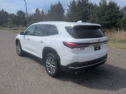 Certified 2025 Buick Enclave Preferred FWD image 3