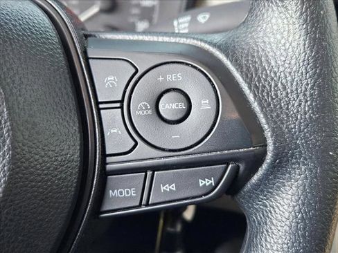 Used 2025 Toyota Corolla Cross L image 12