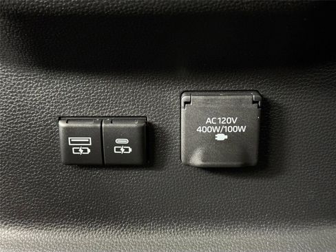 Used 2023 Toyota Tundra Platinum w/ Advanced Package image 39