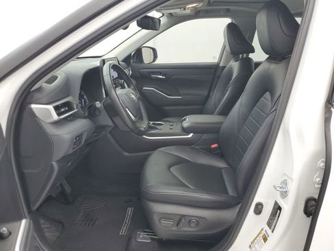 Used 2023 Toyota Highlander XLE image 20