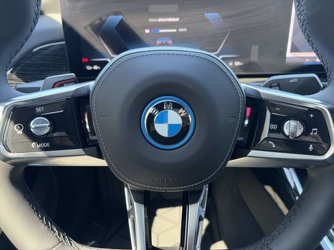 Used 2025 BMW i7 eDrive50 w/ Executive Package RWD image 22