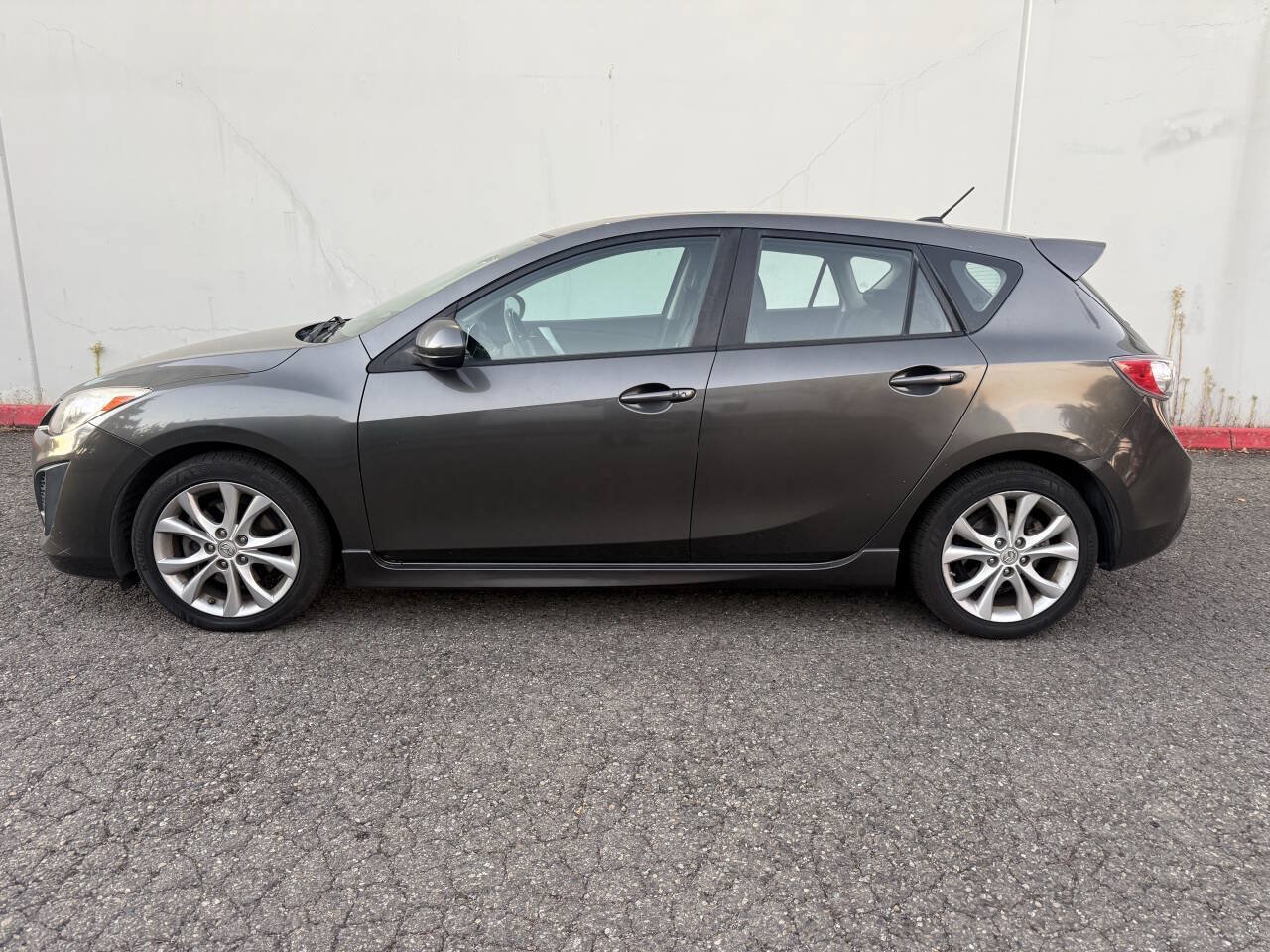 Used 2011 MAZDA MAZDA3 s Grand Touring w/ Tech Pkg FWD image 2