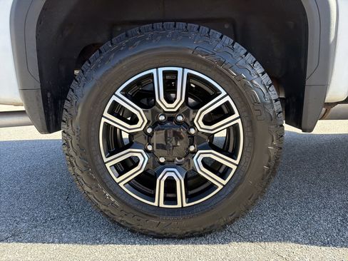 Used 2020 GMC Sierra 2500 AT4 w/ AT4 Premium Package image 17