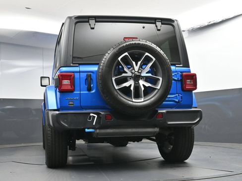 Used 2024 Jeep Wrangler Unlimited w/ Convenience Group AWD/4WD image 25