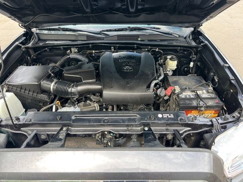 Used 2017 Toyota Tacoma SR5 w/ Tow Package AWD/4WD image 40