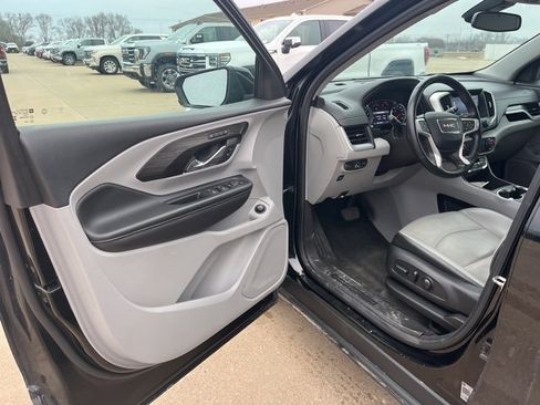 Used 2024 GMC Terrain SLT image 9