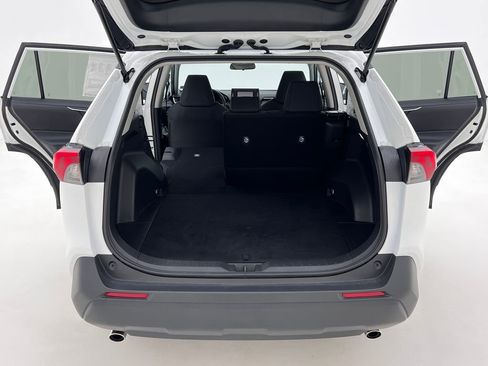 Used 2022 Toyota RAV4 LE image 23