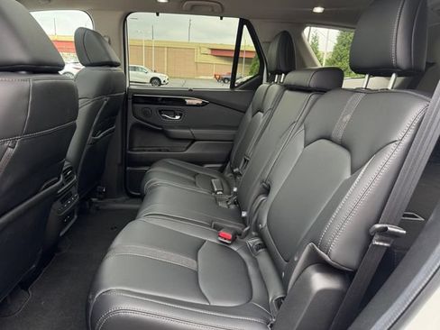Used 2024 Honda Pilot Touring image 5