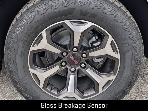 New 2026 GMC Yukon AT4 Ultimate w/ LPO, Floor Liner Package AWD/4WD image 9