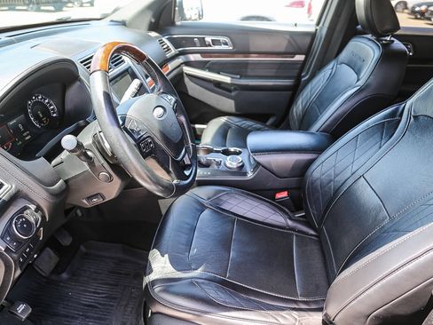 Used 2018 Ford Explorer Platinum AWD/4WD image 5