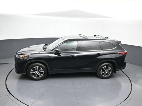 Certified 2020 Toyota Highlander XLE AWD/4WD image 43